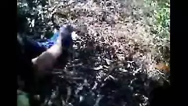Outdoor free porn sex of a teen girl with lover