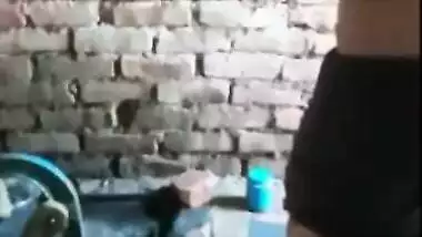 Desi girl isn't afraid of posing naked on XXX camera washing her sex skin