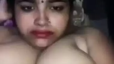 Desi wife video where she flaunts juicy boobs and hairy XXX hole