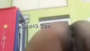 Indian babe takes red towel down to make fans see her XXX boobs