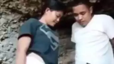 Dude takes his young Desi slut to the mountains to enjoy XXX blowjob