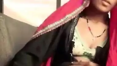 Eggplant helps the young Desi wife satisfy XXX slit on the camera