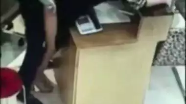 Spy cam caught lewd Desi boss fuck saleswoman in exchange for clothes