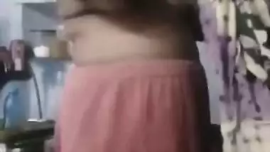 After sex affair chubby Desi woman permits lover to take look on XXX tits
