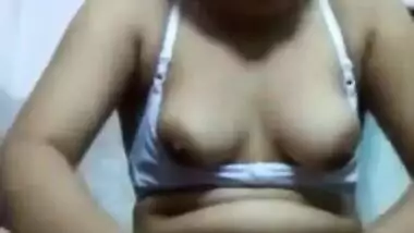 Desi chick sees no problem in performing XXX show in sex private