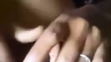 Desi wife enjoys having her XXX anus fingered by man in MMS clip