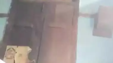 Desi girl is stressed out and she relaxes in fingering porn video