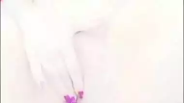 Pakistani Wife Taking Tomato Deep In Ass N Pussy Squriting Orgasm With Audio