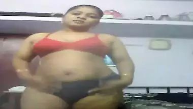 Desi self records her dress changing video