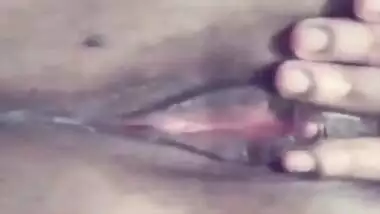 Beautiful tanker Bhabi Fingering her wet pussy 2 video’s part 1