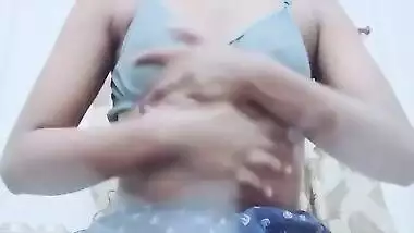 Desi Ladki Ne Apni Boobs Ko Ek Ladko Ko Video Call Par Sab Dikhaya Or Kiya V Part1