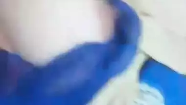Inside car Bhabi ki chut m ungli ki or boobs dbaye and handjob too -1