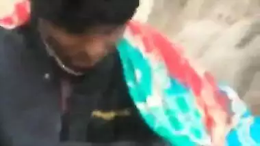 Hot desi girl caught sucking bf cock in park