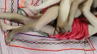 Guy shoots sex clip of his married girlfriend with husband on era Part :1