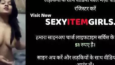 Devar Ko Akela Pakar Bhabhi Uske Lund Pe Toot Padi Or Chudai