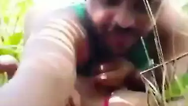 Trapping desi village girl and fucking her outdoor MMS