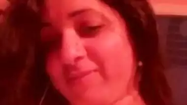Bhabhi hotel m dost ka lund chusti hui,husband recording