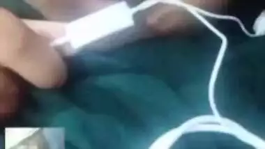 Hot look Desi Clg Girl Showing her Boobs on Video Call New Mms