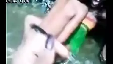 Desisex movie of a juvenile pair enjoying outdoor sex in a pond