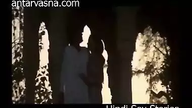 Simi Grewal – Shashi Kapoor sex Scene from a 1972 bollywood movie-2