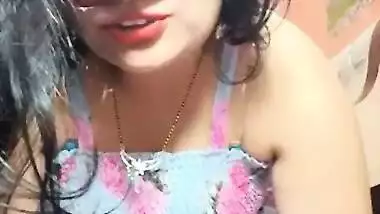 Super sexy Desi XXX girl fingering her sweet pussy on live cam