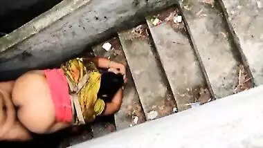 Desi Bhabhi Ko Sidhi Me Choda Hot Indian Bhabhi Fucking In Top Of House