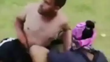 Driver caught lover fucking his wife outdoor in hot Desi mms video