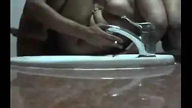 Mumbai NRI escort girl giving hot blowjob and sucking hard against money