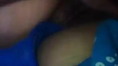 Village XXX artists satisfy horny MMS watchers who need Desi to pee