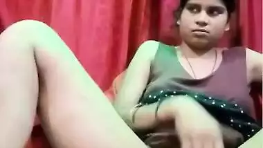 Real Indian village babe shows her nude pussy on XXX live cam