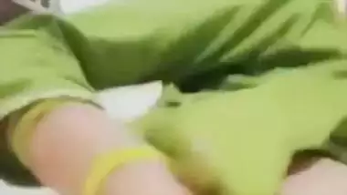 Sexy girl says sorry to her lover by sending her nude MMS