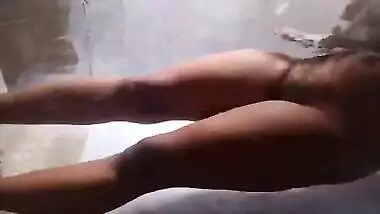 Big boobs Desi girl nude bath video for bathing sex lovers