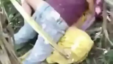 Lovely Bihar aunty gets fucked by two local guys outdoor! Indian new sex mms