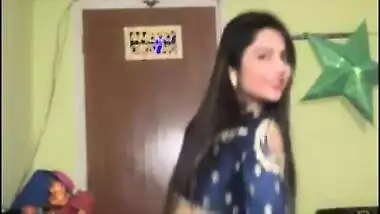 Priya new video ,Navel dance on song Bandh kamre mein pyar karenge