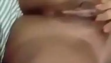 Desi wench shows her fantastic XXX tits and fingers cunt in MMS solo