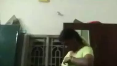 Desi woman likes to film XXX videos where she takes off clothes