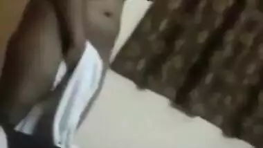 Wife exposes her XXX titties and pussy in Indian amateur sex video