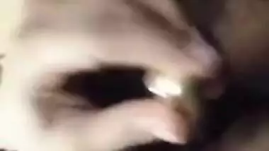 Girl in birthday XXX suit spreads legs and shows boobs in Desi video