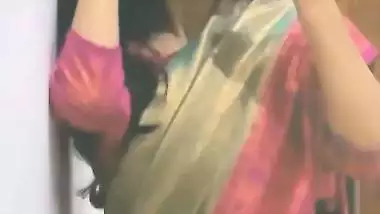 Mallu girl in saree and in topless viral video making
