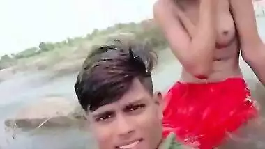 Dehati Lovers enjoying outdoor bathing on selfie cam