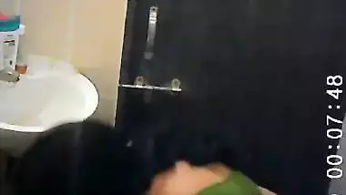 Slim aunty stripping saree and video recording bath