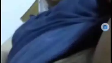 Desi Bhabi Masturbating on Video Call