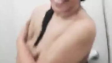 Sri Lankan Office Working Cutie in Saree with a Perfect Body HD Videos with Clear Audio Part 3