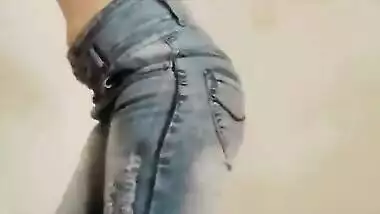 Desi dancer in jeans agrees to divulge XXX big boobs on camera