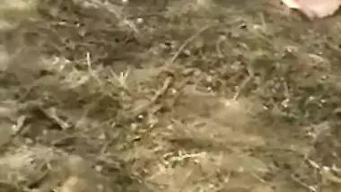 Amateur Kerala couple caught having outdoor sex, Fresh Desi MMS online