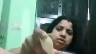 Viral porn of a South Indian lady masturbating with a radish
