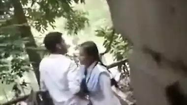 Today Exclusive- Desi Clg Lover Outdoor Romance And Sex Capture By