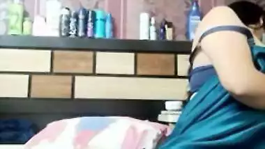Bhabhi Allow to play with her perfect round shape boobs and pussy