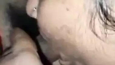 Nasty Desi bitch gives a good blowjob to her friend’s husband XXX
