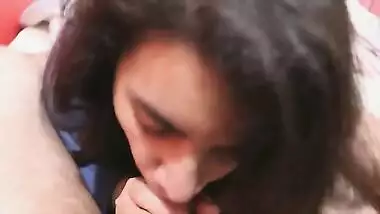 Desi girl ne big dick ko blowjob de ke safed gaada virye piya